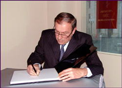 Հանդիպում Ս. Դեմիրճյանի հետ